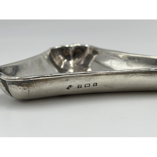 1224 - A Martin Hall & Co. Edward VII hallmarked Birmingham silver triangular trinket dish, dated 1906 - ap... 