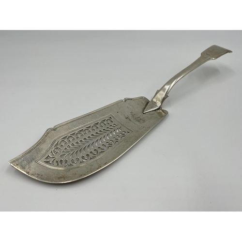 1225 - A William Knight George IV hallmarked London silver fish slice, dated 1826 - approx. gross weight 15... 