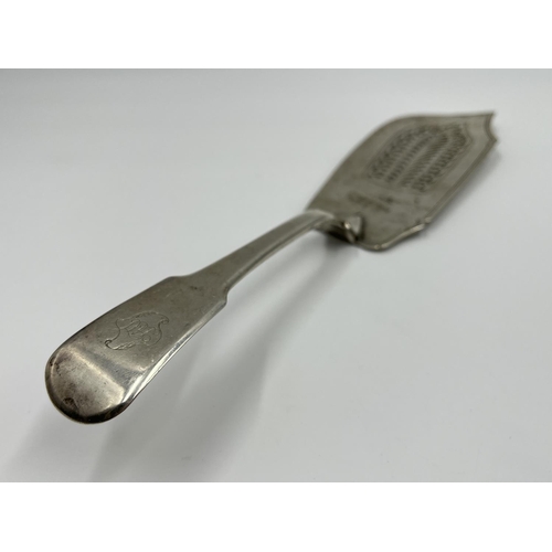 1225 - A William Knight George IV hallmarked London silver fish slice, dated 1826 - approx. gross weight 15... 