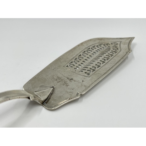 1225 - A William Knight George IV hallmarked London silver fish slice, dated 1826 - approx. gross weight 15... 