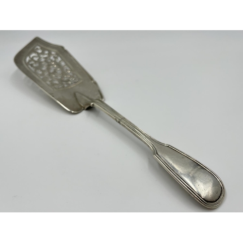 1226 - A Chawner & Co. (George William Adams) Victorian hallmarked London silver fish slice, dated 1842 - a... 