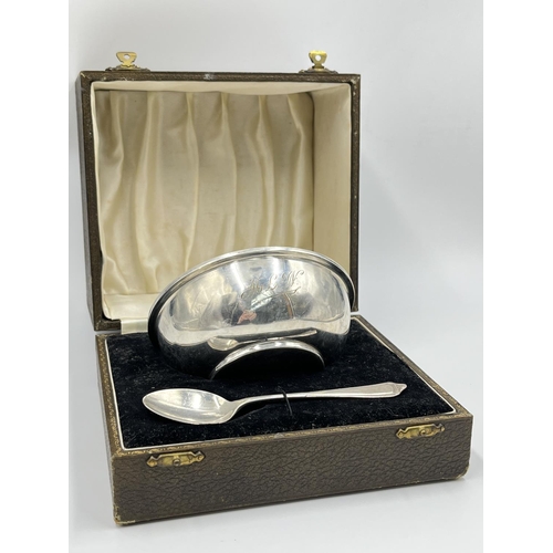 1239 - A boxed Broadway & Co hallmarked Birmingham silver christening bowl and spoon set, dated 1949 - appr... 