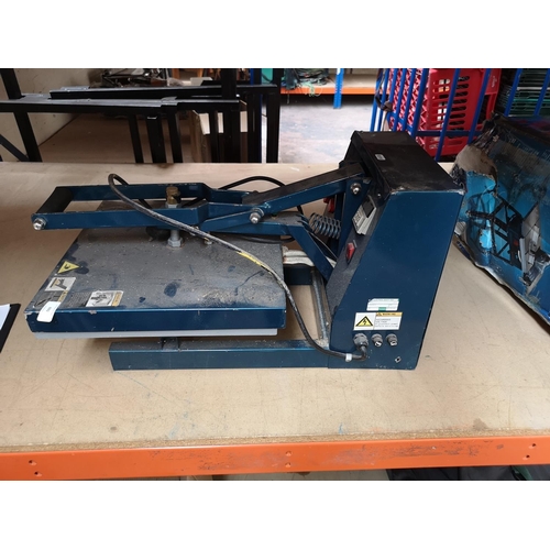 691 - A 240v heat press