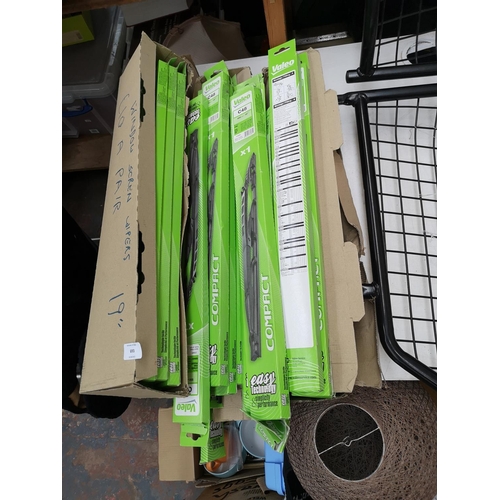 693 - A large collection of boxed Valeo windscreen wipers