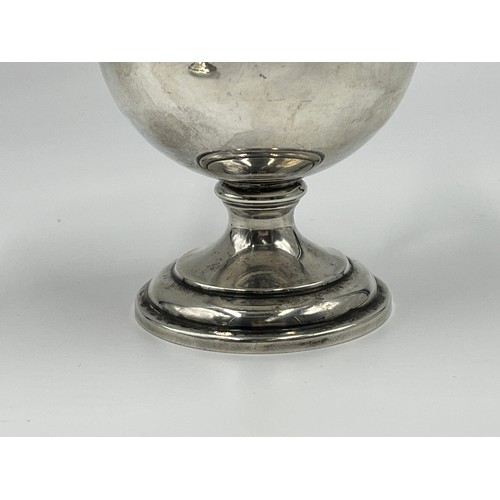 1208 - A George V Horace Woodward & Co. Ltd. hallmarked London silver pedestal pounce pot, dated 1914 - app... 