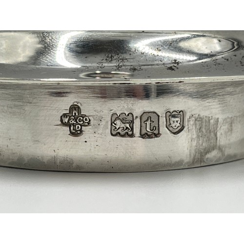 1208 - A George V Horace Woodward & Co. Ltd. hallmarked London silver pedestal pounce pot, dated 1914 - app... 