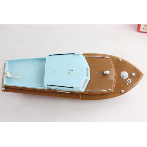 187 - A vintage boxed Cragstan battery operated inboard cabin cruiser