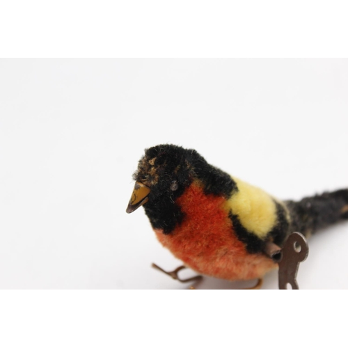 231 - A vintage Schuco mohair and clockwork toy bird with key - approx. 11cm long