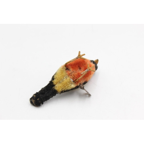 231 - A vintage Schuco mohair and clockwork toy bird with key - approx. 11cm long