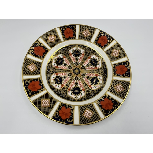 23 - A Royal Crown Derby 1128 Old Imari plate - approx. 22cm diameter