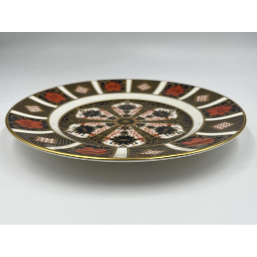 23 - A Royal Crown Derby 1128 Old Imari plate - approx. 22cm diameter