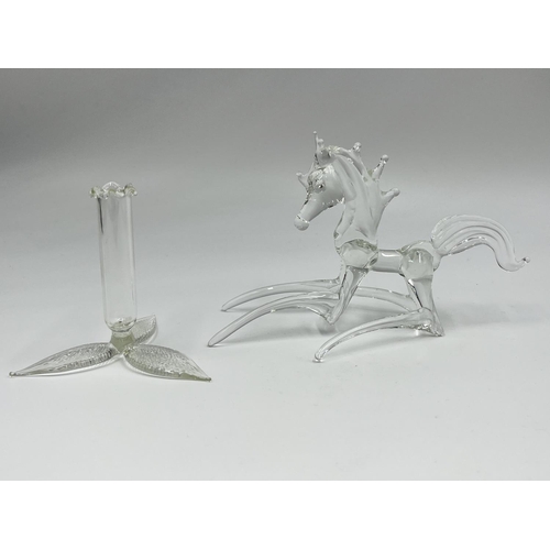 27 - Eight pieces of studio glass to include Mdina sweet, horse figurine etc.