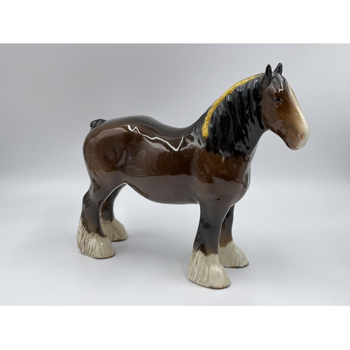 32 - A Beswick Clydesdale horse figurine - approx. 21cm high x 23cm long