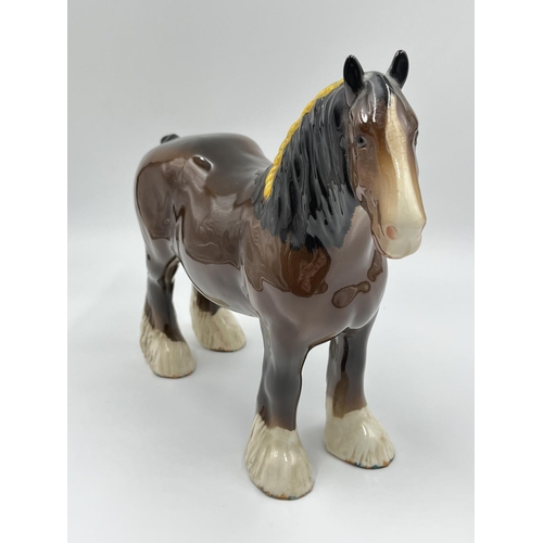 32 - A Beswick Clydesdale horse figurine - approx. 21cm high x 23cm long