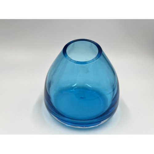 47 - Three pieces of studio glass, Murano Sommerso style red vase - approx. 17.5cm high, blue vase - appr... 