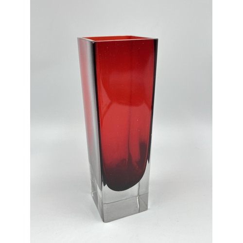 47 - Three pieces of studio glass, Murano Sommerso style red vase - approx. 17.5cm high, blue vase - appr... 