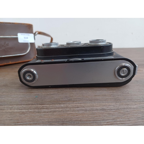 514 - A cased late 1950s Japanese Owla Stereo 35mm stereo camera fitted with Owla anastigmat f=35mm 1:3.5 ... 