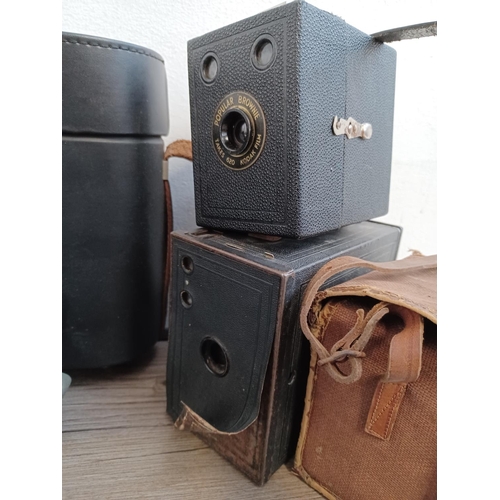 517 - A collection of cameras and accessories to include boxed mid 1950s Voigtländer Vito B 35mm viewfinde... 