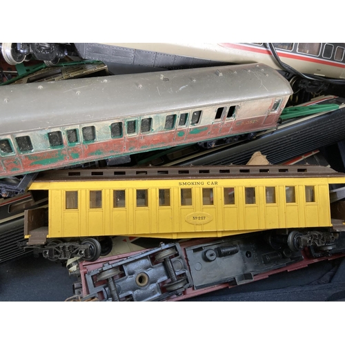 135 - A large collection of OO gauge model railway accessories to include Hornby carriages, track, Tri-ang... 