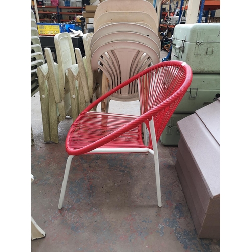 764 - A mid 20th century style spaghetti circle garden chair