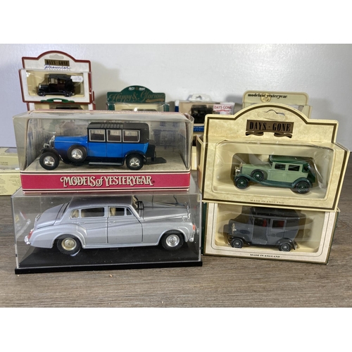 170 - A collection of assorted boxed Rolls Royce diecast model vehicles to include Polistil Silver Cloud, ... 