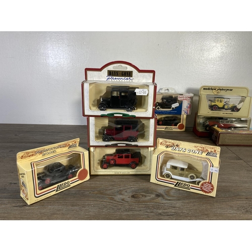 170 - A collection of assorted boxed Rolls Royce diecast model vehicles to include Polistil Silver Cloud, ... 