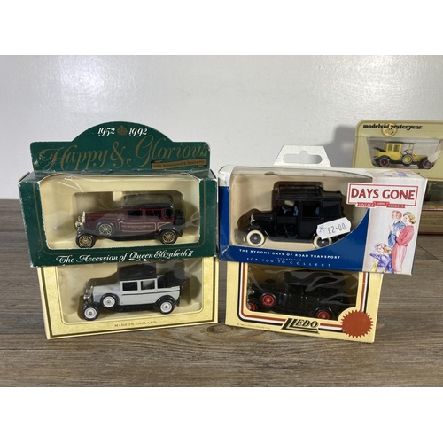 170 - A collection of assorted boxed Rolls Royce diecast model vehicles to include Polistil Silver Cloud, ... 