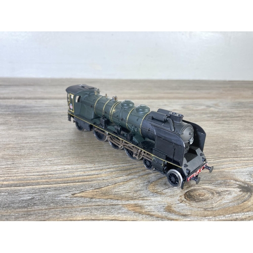 190 - Two HO gauge model locomotives, one Rivarossi Reno 4-4-0 clockwork steam locomotive with Virginia & ... 