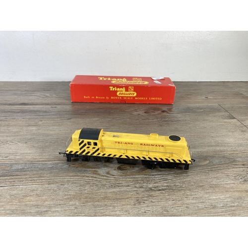 192 - A boxed Tri-ang R155 OO gauge diesel switcher locomotive