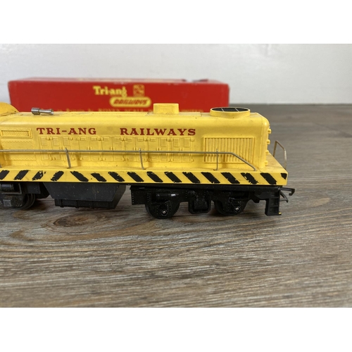 192 - A boxed Tri-ang R155 OO gauge diesel switcher locomotive