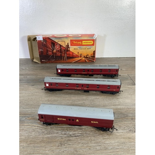 197 - A boxed Hornby R402 operating Royal Mail coach set