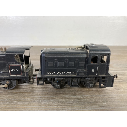 218 - Two Tri-ang OO gauge locomotives, one R251 Class 3F 0-6-0 and one R253 0-4-0 Dock Authority