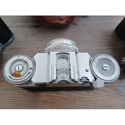 522 - Three 1950s German Braun Paxette cameras, one IIM fitted with Isco Westar 1:2.8/45 C lens and Pronto... 