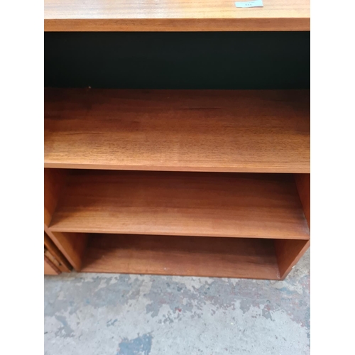 458 - A mid 20th century teak three tier open bookcase - approx. 94cm high x 82cm wide x 30cm deep