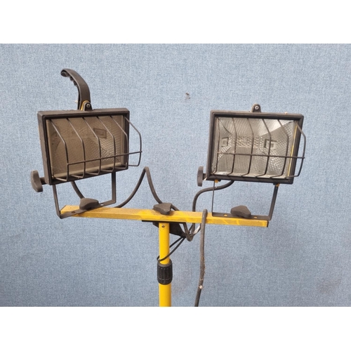 729 - A pair of Clarke model no. CHL1000TD work lights on stand - approx. 140cm high