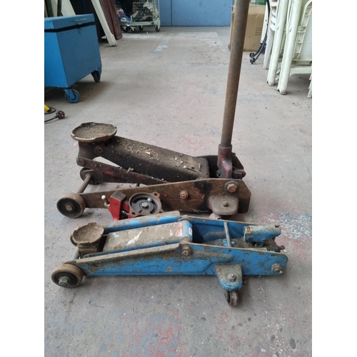 761 - Three items, two hydraulic trolley jacks and one cast iron bench vice