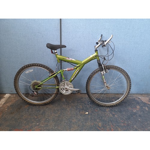 686 - An Apollo Guru men's mountain bike with Shimano 21-speed gear system