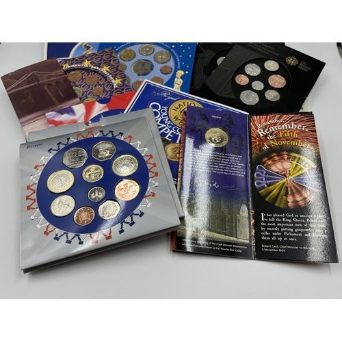 1245 - Twelve various uncirculated coins and coin sets to include 2005 the Menai Bridge, Wales £1 coin, 200... 