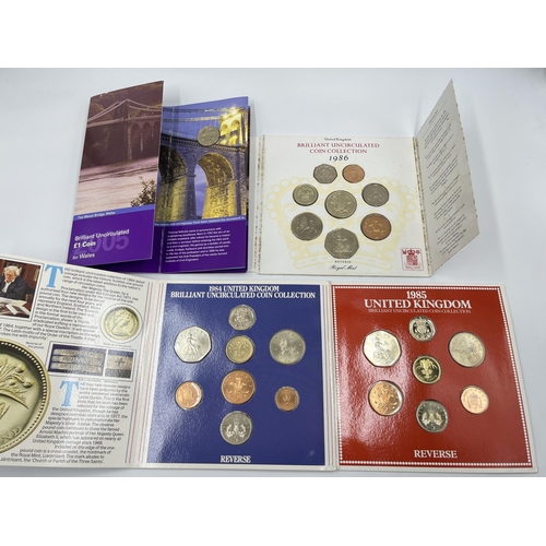 1245 - Twelve various uncirculated coins and coin sets to include 2005 the Menai Bridge, Wales £1 coin, 200... 