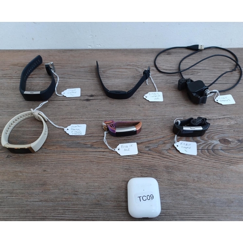 583 - Seven items to include Apple A1722 Airpods, Huawei TER-B19 fitness tracker and Fitbit fitness tracke... 