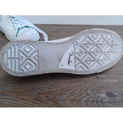 623 - A pair of Fender Footwear white trainers, size 10