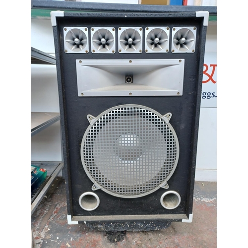 625 - A very large speaker cabinet with side handles and ¼