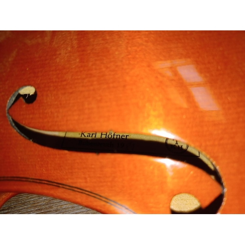 626 - A cased early 1980s German Karl Höfner full size violin with bow