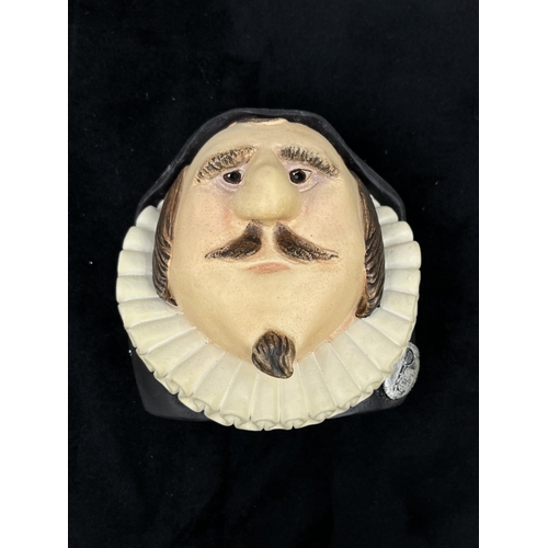 20 - A Bossons complete set of six Shakespearian collection chalkware head wall plaques with original dis... 