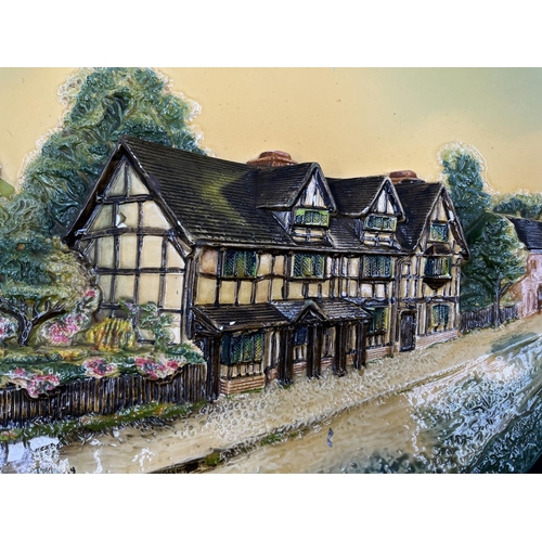 27 - A 1949 Bossons Shakespeare's Birthplace, Stratford On Avon circular chalkware wall plaque, signed an... 