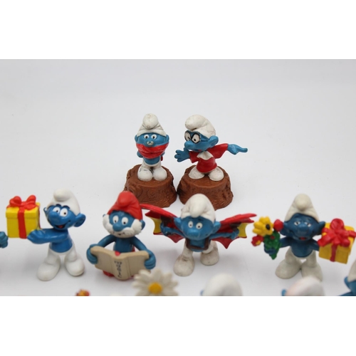 107 - A large collection of assorted vintage Peyo/Schleich Smurf plastic figures