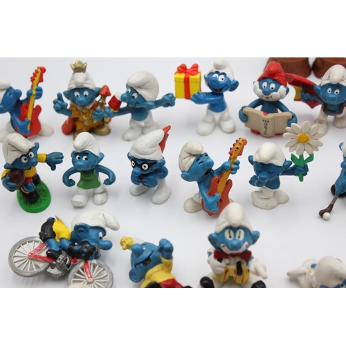 107 - A large collection of assorted vintage Peyo/Schleich Smurf plastic figures