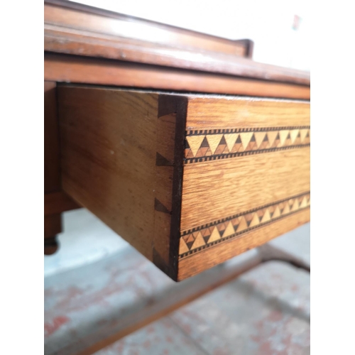 353 - An Edwardian inlaid mahogany dressing table with single drawer, lidded box and lower stretcher - app... 