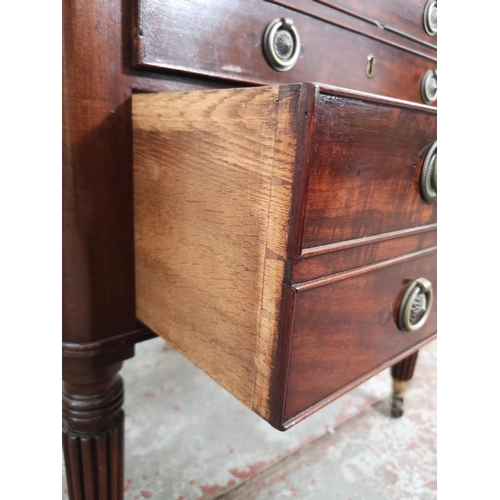 425 - A late 19th/early 20th century mahogany work table with pull out green felt stand - approx. 67cm hig... 