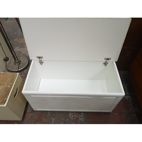 442 - Three various storage/blanket boxes, one oak and two white painted